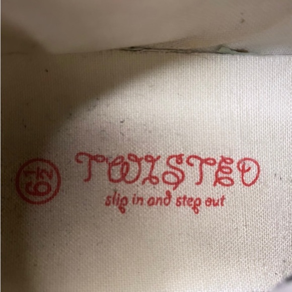 Twisted Women’s Converse shoes size 6.5 - Picture 6 of 6